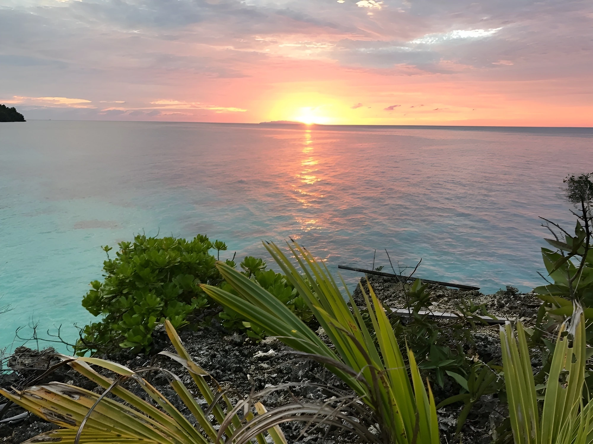 Wooden bridge to Bajo village